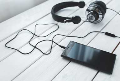 费城76人主场力克篮网：季后赛预热之战精彩回顾